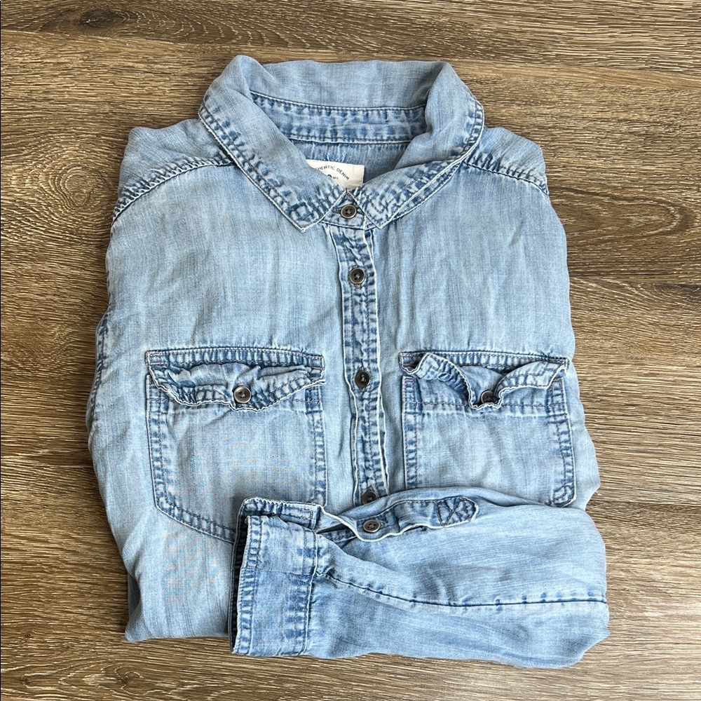 ENJEAN Authentic Denim Lyocell Button-Down Shirt – Light Wash – Size Small